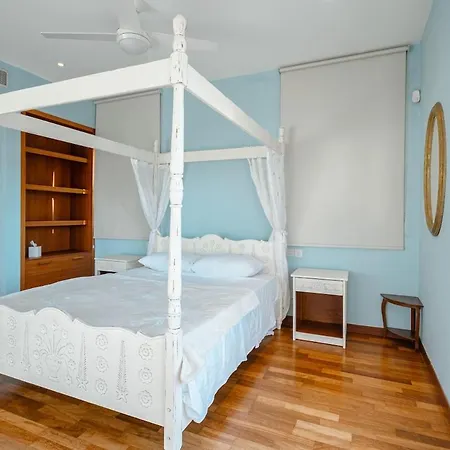 Epavli Papadopoulou - Luxurious Mansion Villa Kornos