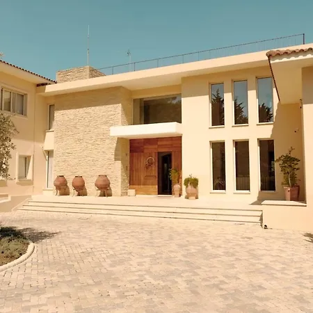 Villa Epavli Papadopoulou - Luxurious Mansion Kornos