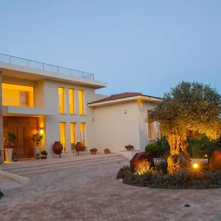 Villa Epavli Papadopoulou - Luxurious Mansion Kornos
