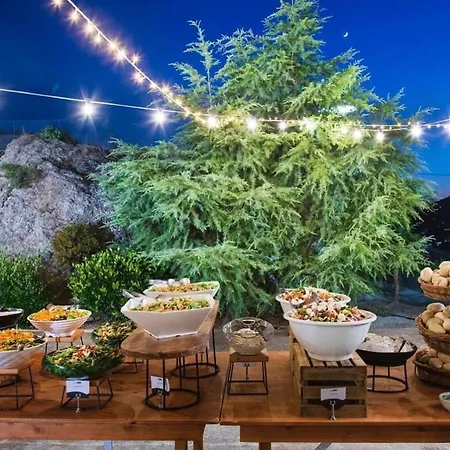 Villa Epavli Papadopoulou - Luxurious Mansion Kornos