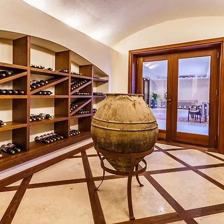 Villa Epavli Papadopoulou - Luxurious Mansion
