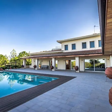 Villa Epavli Papadopoulou - Luxurious Mansion Kornos