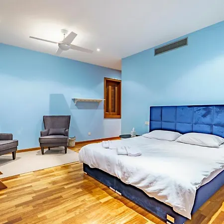 Epavli Papadopoulou - Luxurious Mansion Villa Kornos